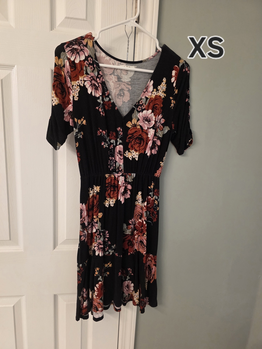 Maurices Black Floral V-Neck Short Sleeve Dress